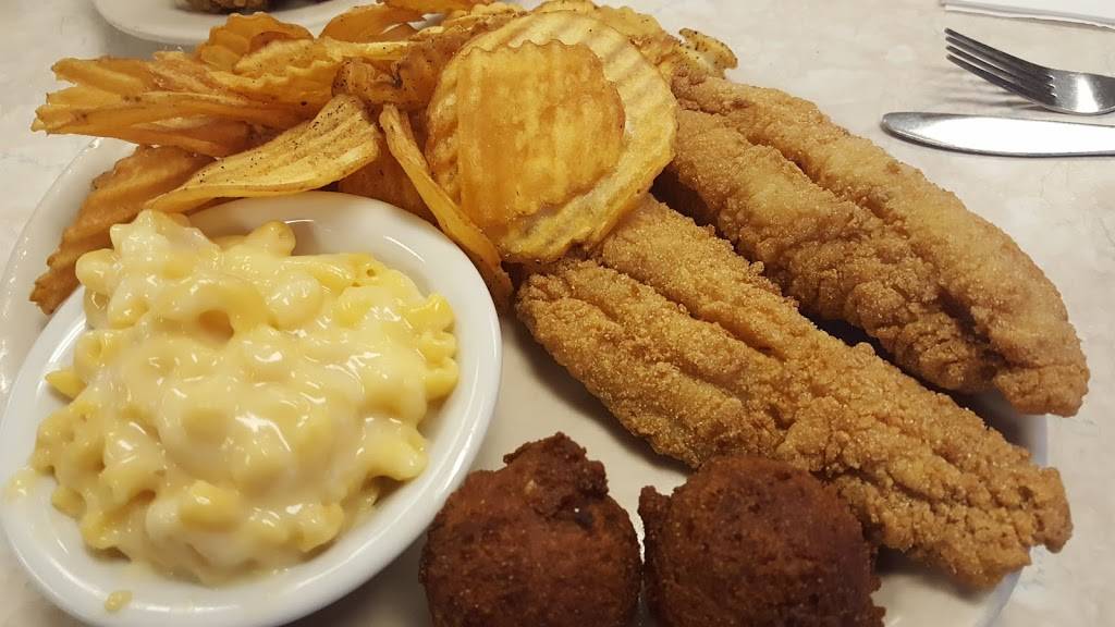 Blue & White | restaurant | 1355 US-61, Tunica, MS 38676, USA | 6623631371 OR +1 662-363-1371