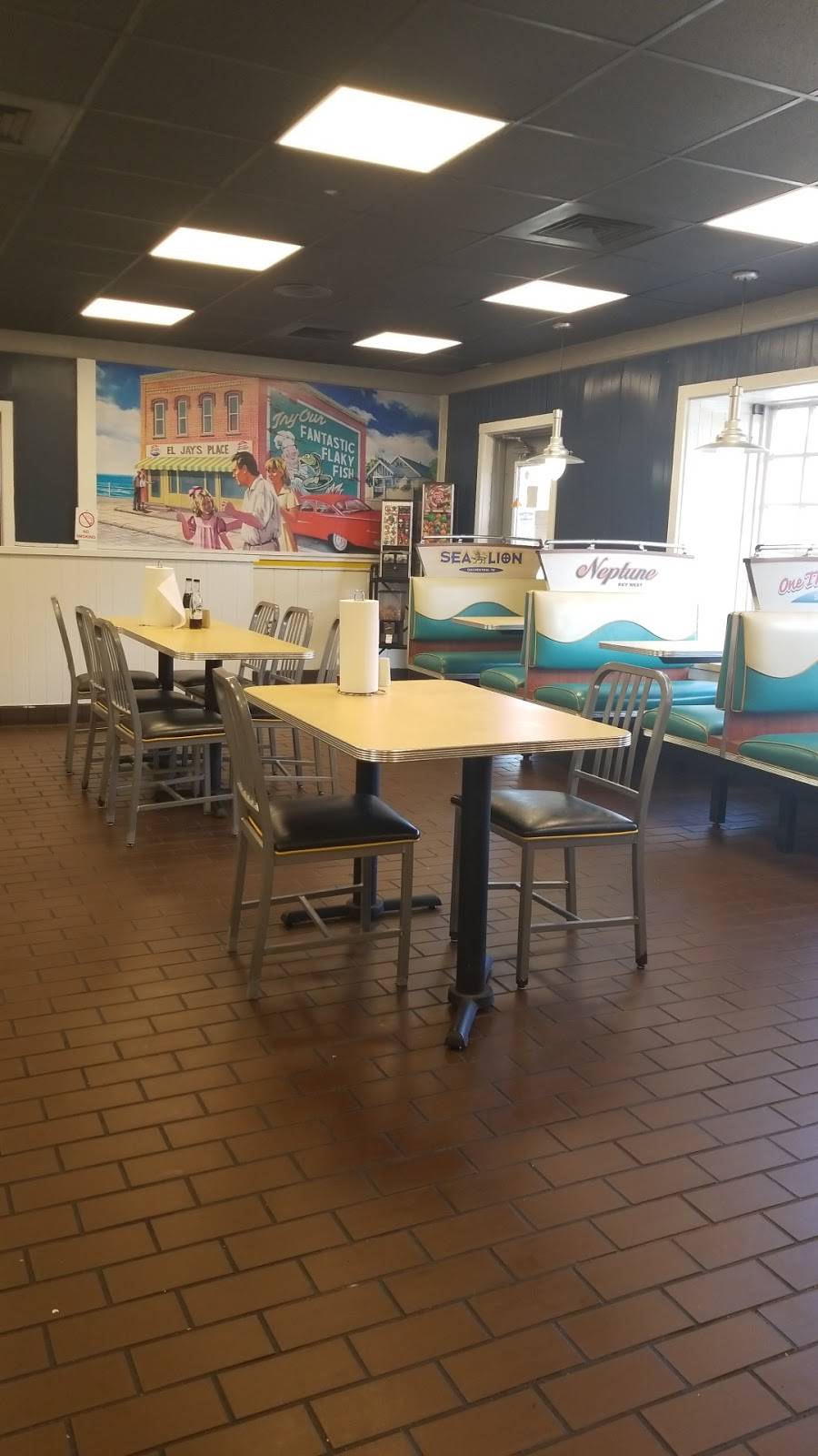 Long John Silvers | restaurant | 1612 S Roane St #7536, Harriman, TN 37748, USA | 8658821708 OR +1 865-882-1708