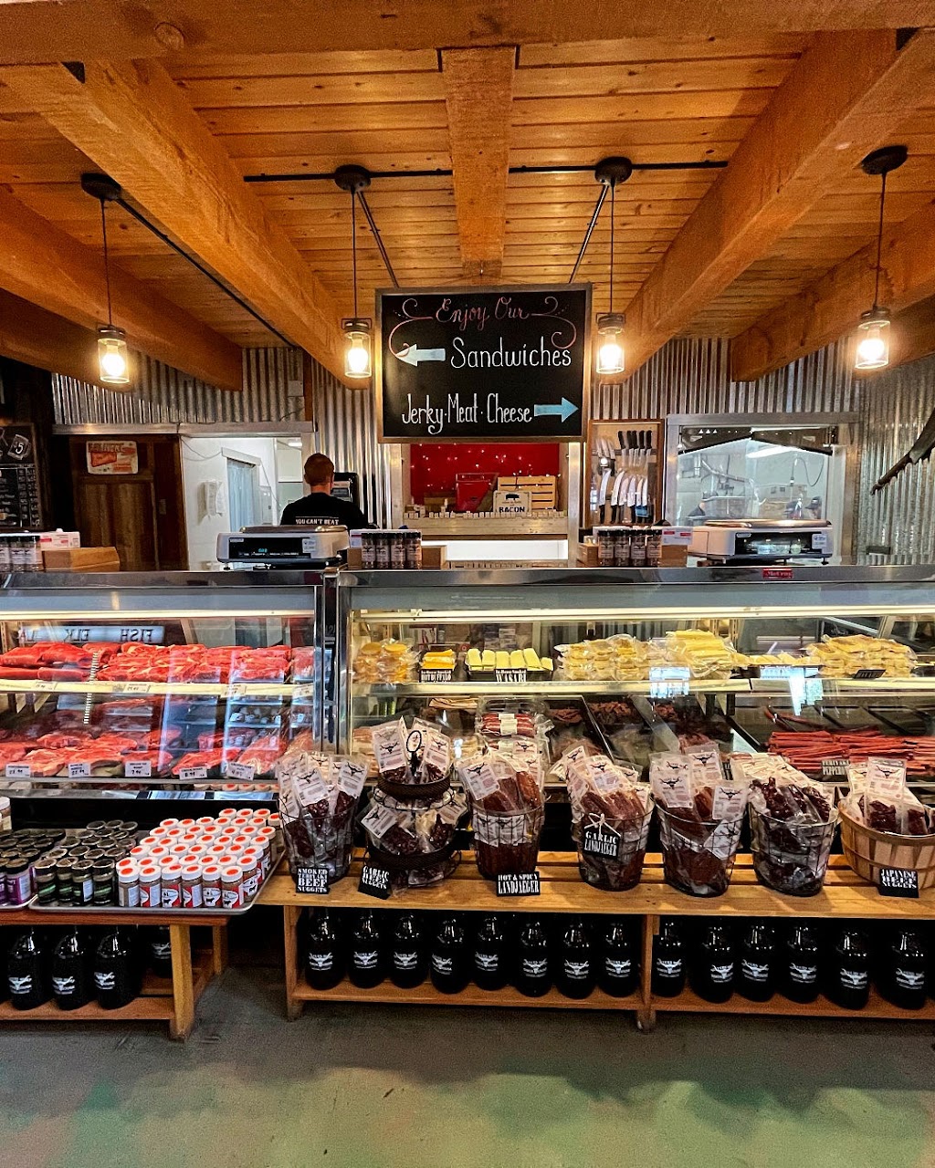 Sisters Meat and Smokehouse | restaurant | 110 S Spruce St, Sisters, OR 97759, USA | 5417191186 OR +1 541-719-1186