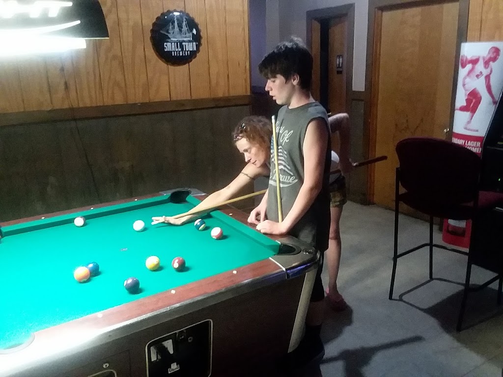 Blue Room | restaurant | 105 S 4th, Edina, MO 63537, USA | 6603972550 OR +1 660-397-2550