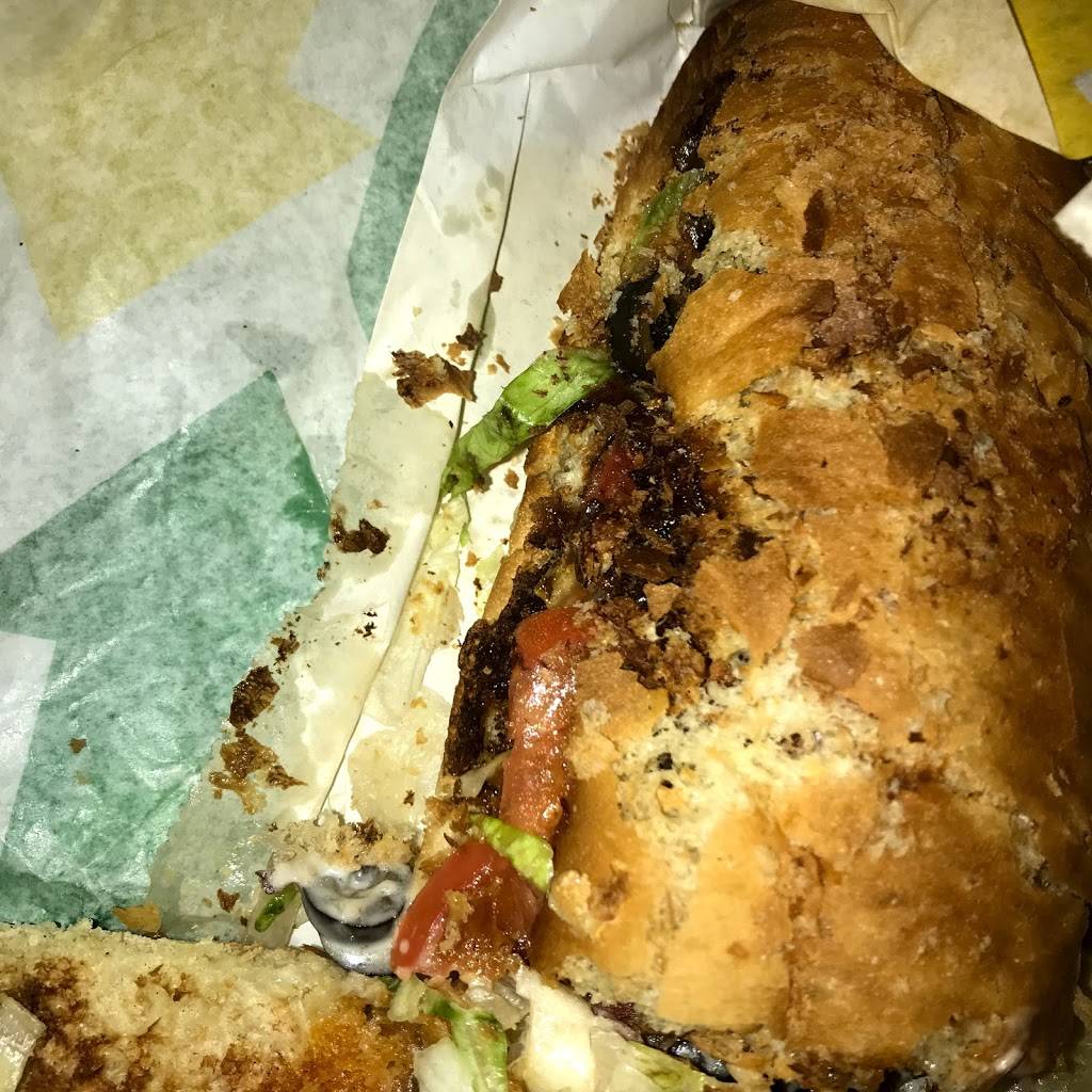 Subway | restaurant | 22800 Mound Rd, Warren, MI 48091, USA | 5867557255 OR +1 586-755-7255