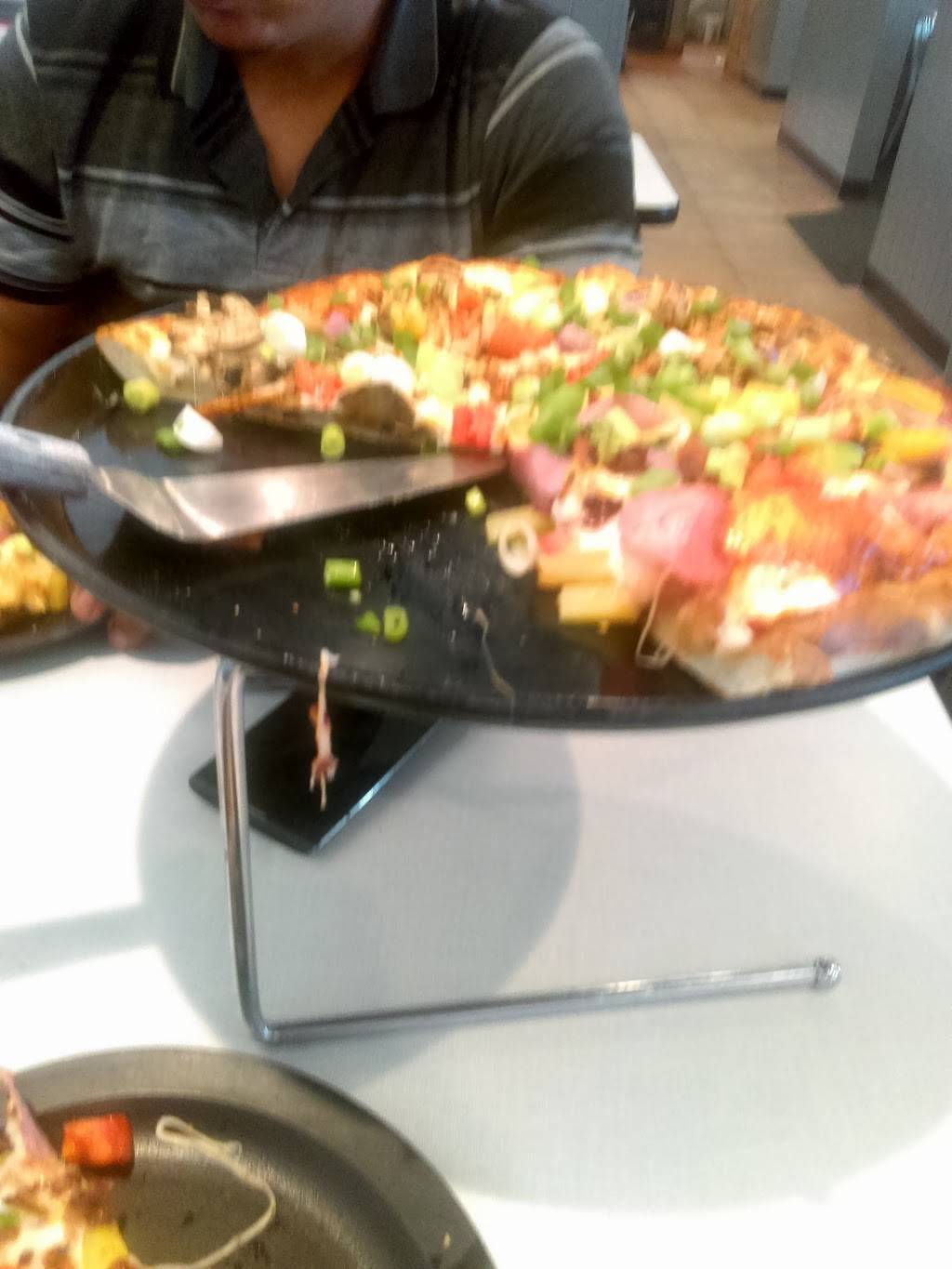 Round Table Pizza | meal delivery | 496 Tres Pinos Rd, Hollister, CA 95023, USA | 8316377444 OR +1 831-637-7444