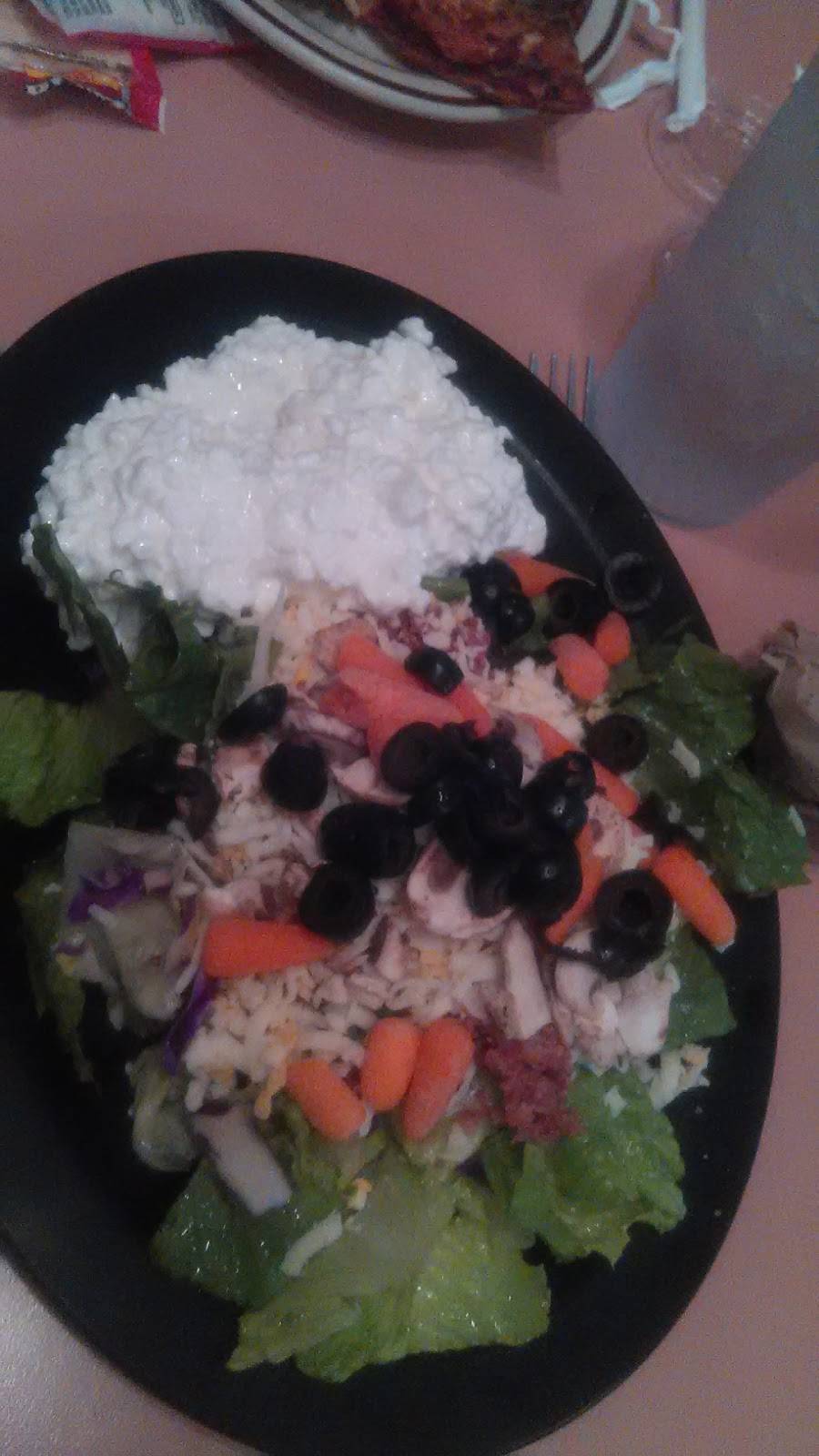 Round Table Pizza | meal delivery | 825 N Adams St, Dixon, CA 95620, USA | 7076784466 OR +1 707-678-4466