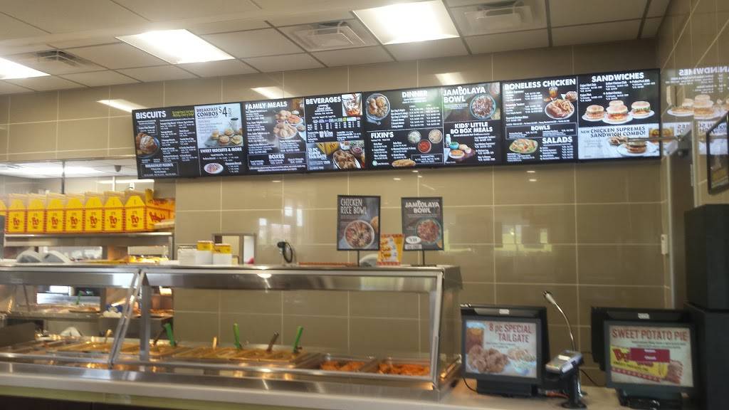 Bojangles Famous Chicken n Biscuits | restaurant | 5290 S Davy Crockett Pkwy, Morristown, TN 37813, USA | 4238391893 OR +1 423-839-1893