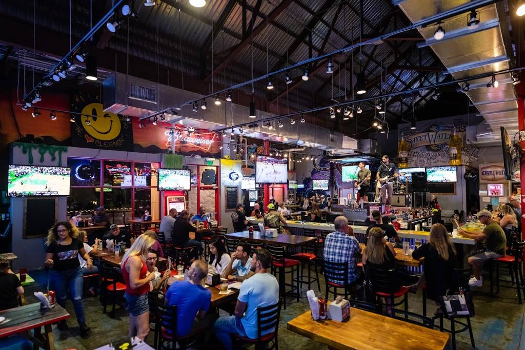 Graffiti Junktion Clermont | restaurant | 2400 S Hwy 27, Clermont, FL 34711, USA | 3524329331 OR +1 352-432-9331