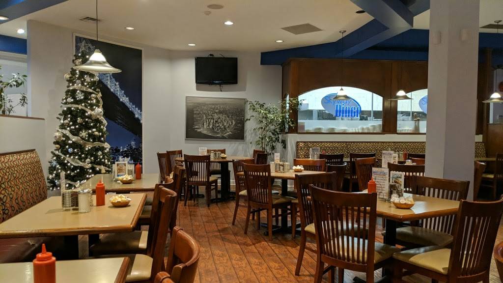 Skyway Diner | restaurant | 645 Plains Rd E, Burlington, ON L7T 4J5, Canada | 9055921077 OR +1 905-592-1077