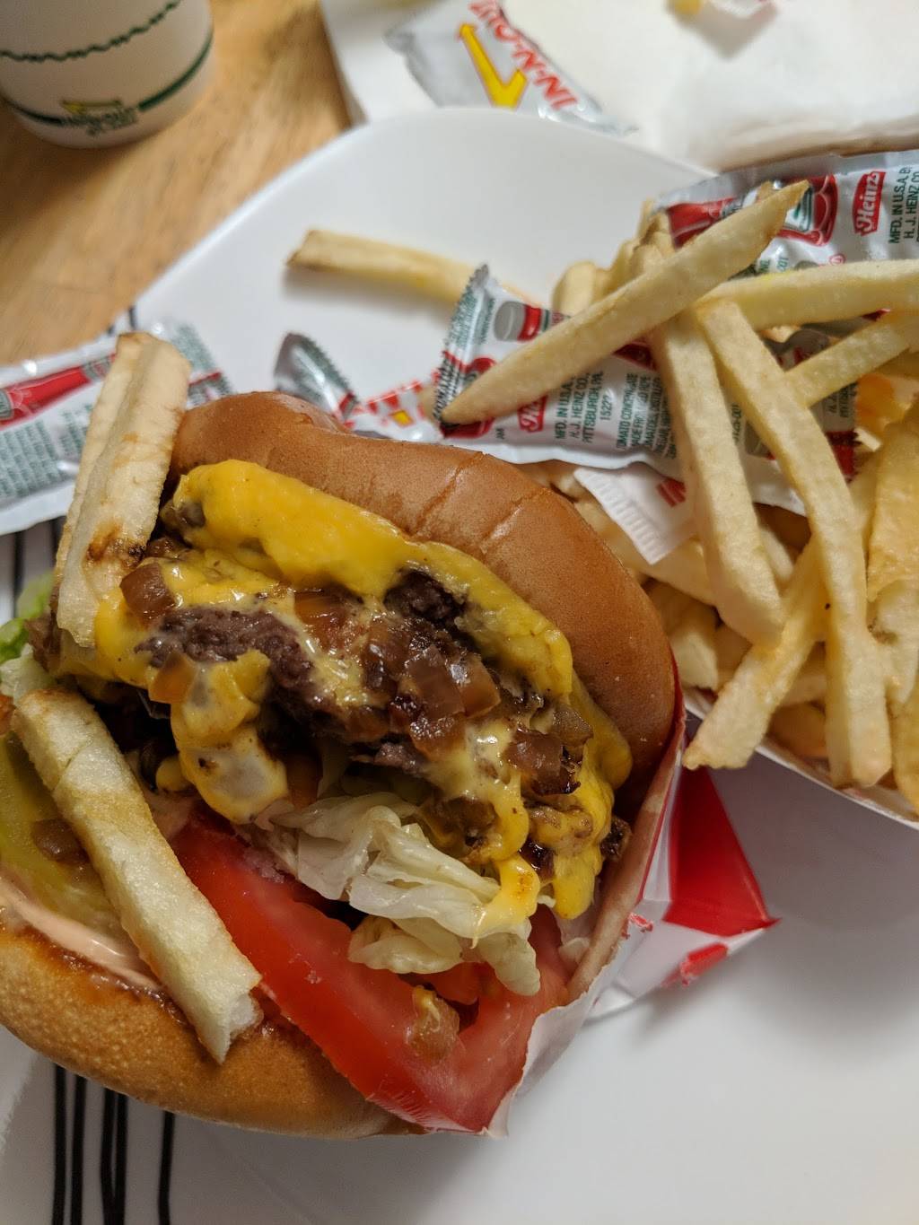 In-N-Out Burger | restaurant | 1261 S Lone Hill Ave, Glendora, CA 91740, USA | 8007861000 OR +1 800-786-1000