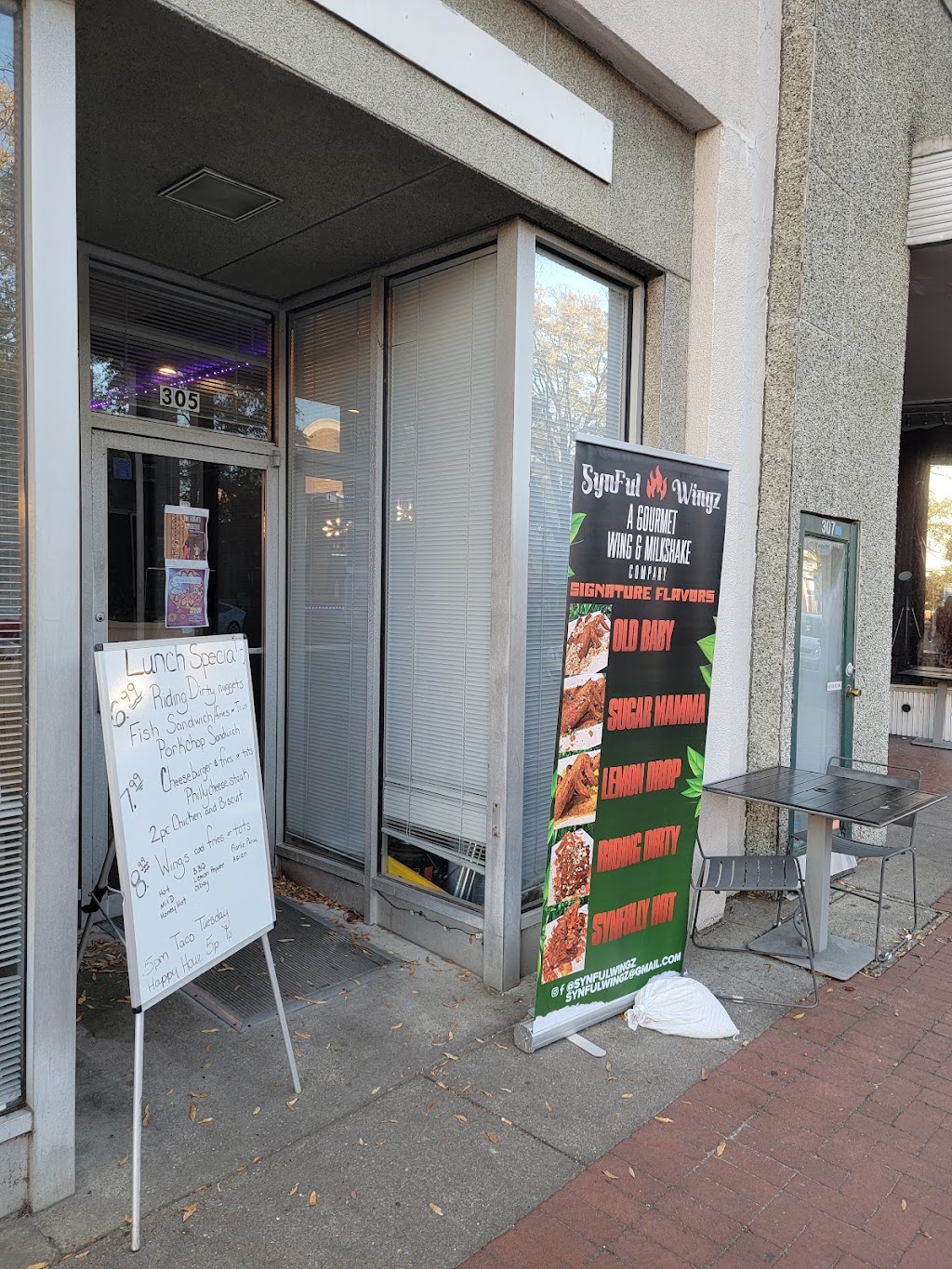 SynFul Wingz | restaurant | 305 High St, Portsmouth, VA 23704, USA | 7579045359 OR +1 757-904-5359