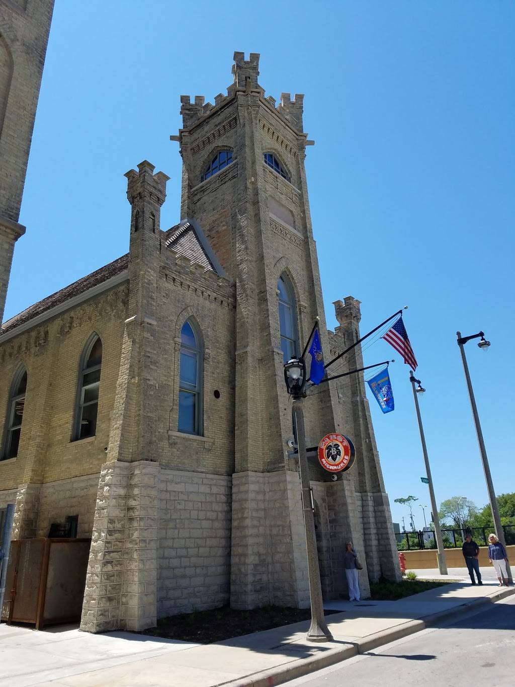 Pabst Milwaukee Brewery & Taproom | restaurant | 1037 W Juneau Ave, Milwaukee, WI 53233, USA | 4149080025 OR +1 414-908-0025