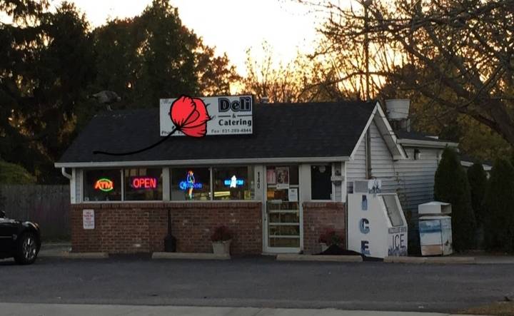 Roses River Deli | restaurant | 140 River Ave, Patchogue, NY 11772, USA | 6312894777 OR +1 631-289-4777