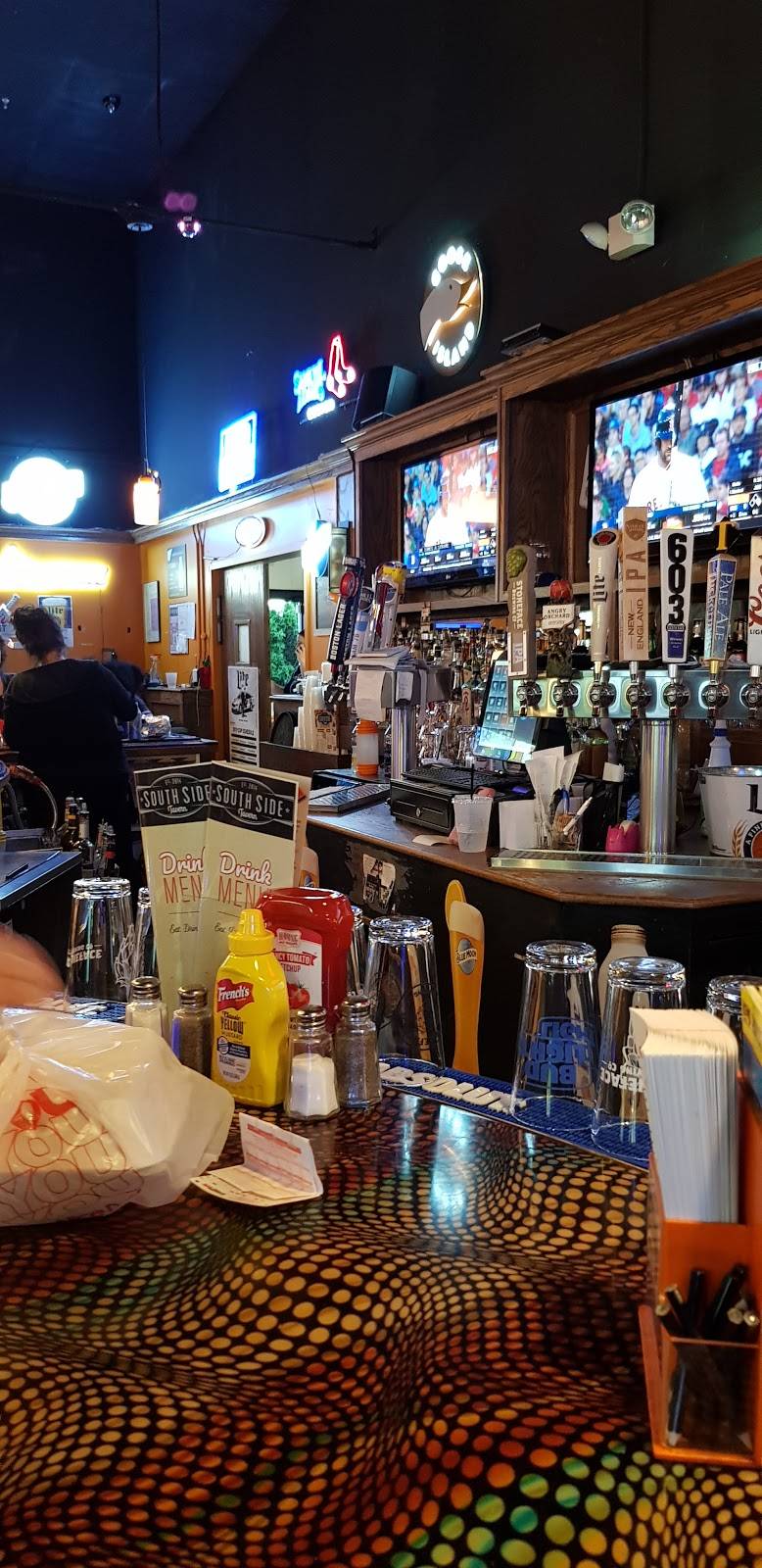 South Side Tavern | restaurant | 1279 S Willow St, Manchester, NH 03103, USA | 6039359947 OR +1 603-935-9947
