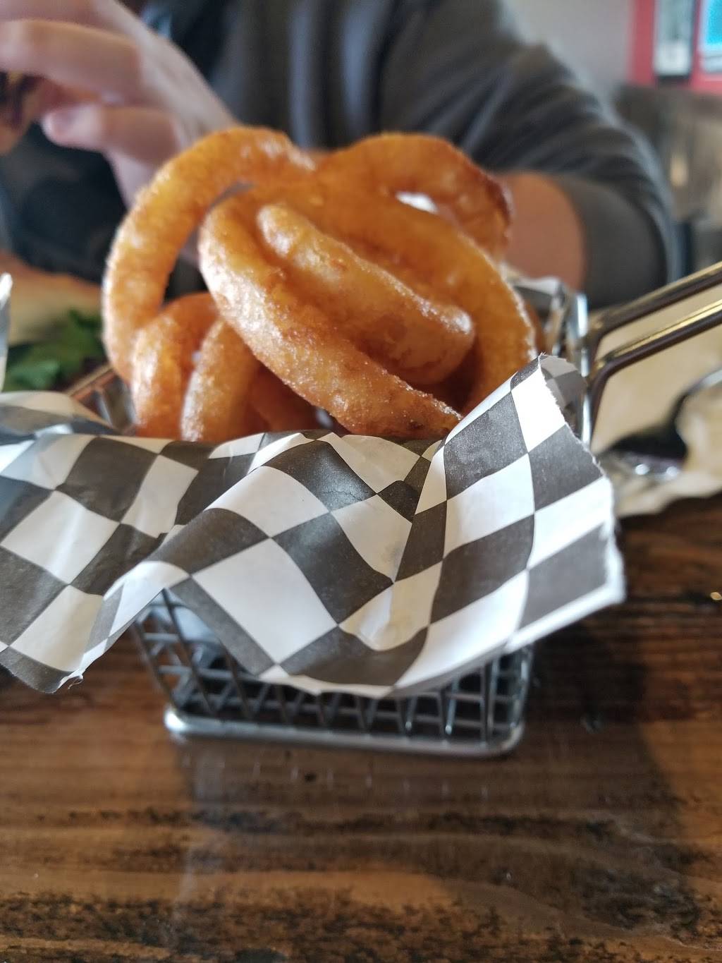 Tailgate Tavern & Marketplace | restaurant | 28 Portsmouth Ave, Stratham, NH 03885, USA | 6035802294 OR +1 603-580-2294