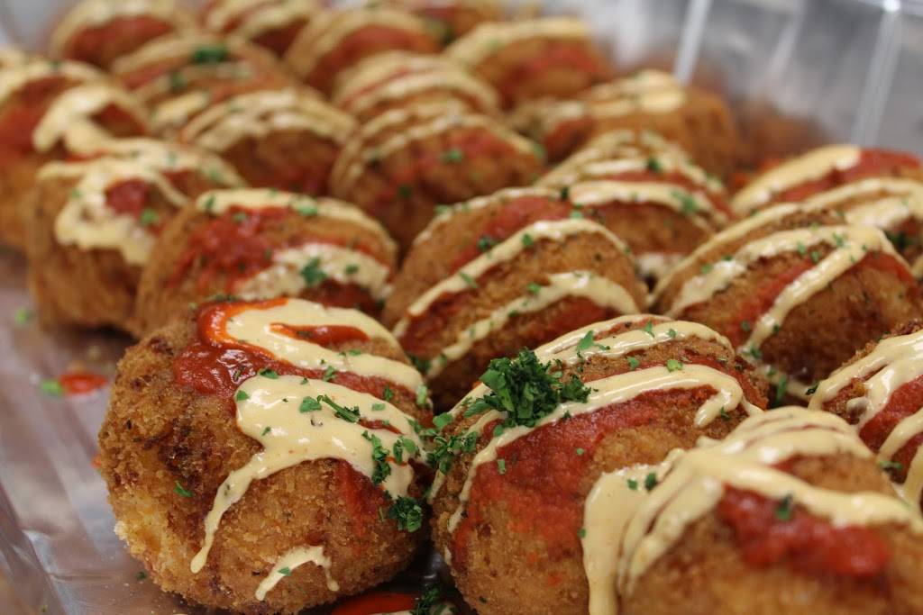 Road Chef | meal takeaway | 2390 Tecumseh Rd W, Windsor, ON N9B 1W1, Canada | 5199782888 OR +1 519-978-2888