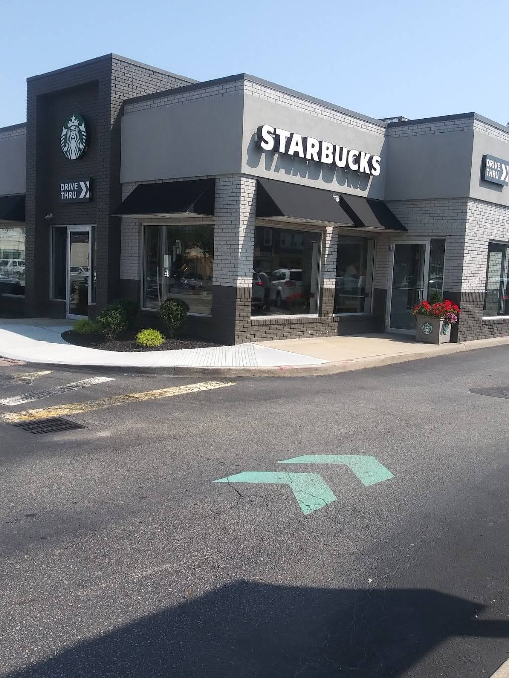 Starbucks | cafe | 139 Jericho Turnpike, Mineola, NY 11501, USA | 5162481211 OR +1 516-248-1211