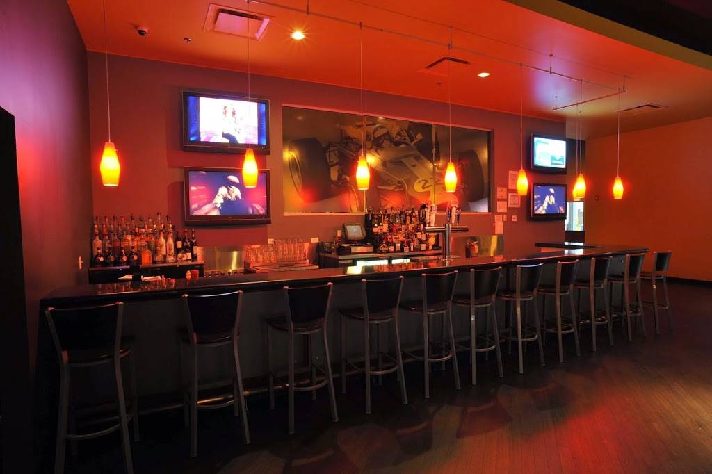 Paddock Lounge | restaurant | 2381 Army Trail Rd, Addison, IL 60101, USA | 6304333700 OR +1 630-433-3700