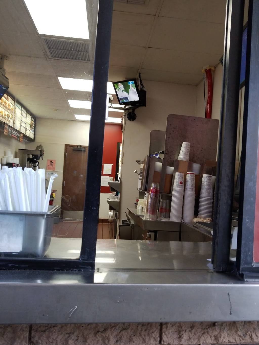 Jack in the Box | restaurant | 2317 N School St, Honolulu, HI 96819, USA | 8088417211 OR +1 808-841-7211