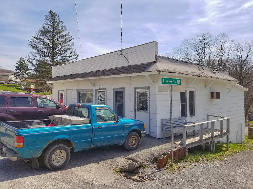 Hill Top Restaurant | restaurant | 100 Jones St, Quinwood, WV 25981, USA | 3044386718 OR +1 304-438-6718