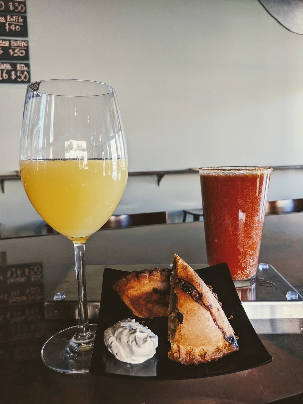 Divided Vine Beer & Wine Bar | restaurant | 861 N Higley Rd #116, Gilbert, AZ 85234, USA | 4803616158 OR +1 480-361-6158