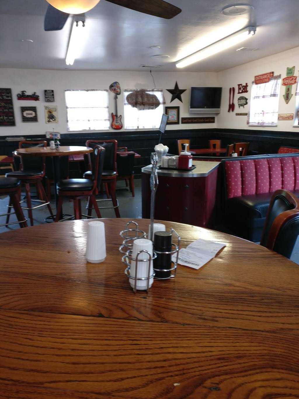 Classic Burger & BBQ Inc | restaurant | 1732 15th St N, Bessemer, AL 35020, USA | 2054245742 OR +1 205-424-5742