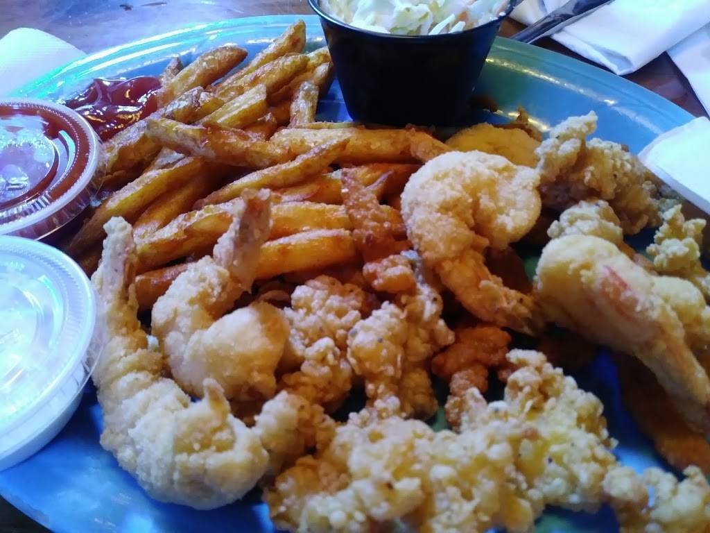 Mr Manatees Casual Grille | restaurant | 30 Royal Palm Pt., Vero Beach, FL 32960, USA | 7725699151 OR +1 772-569-9151