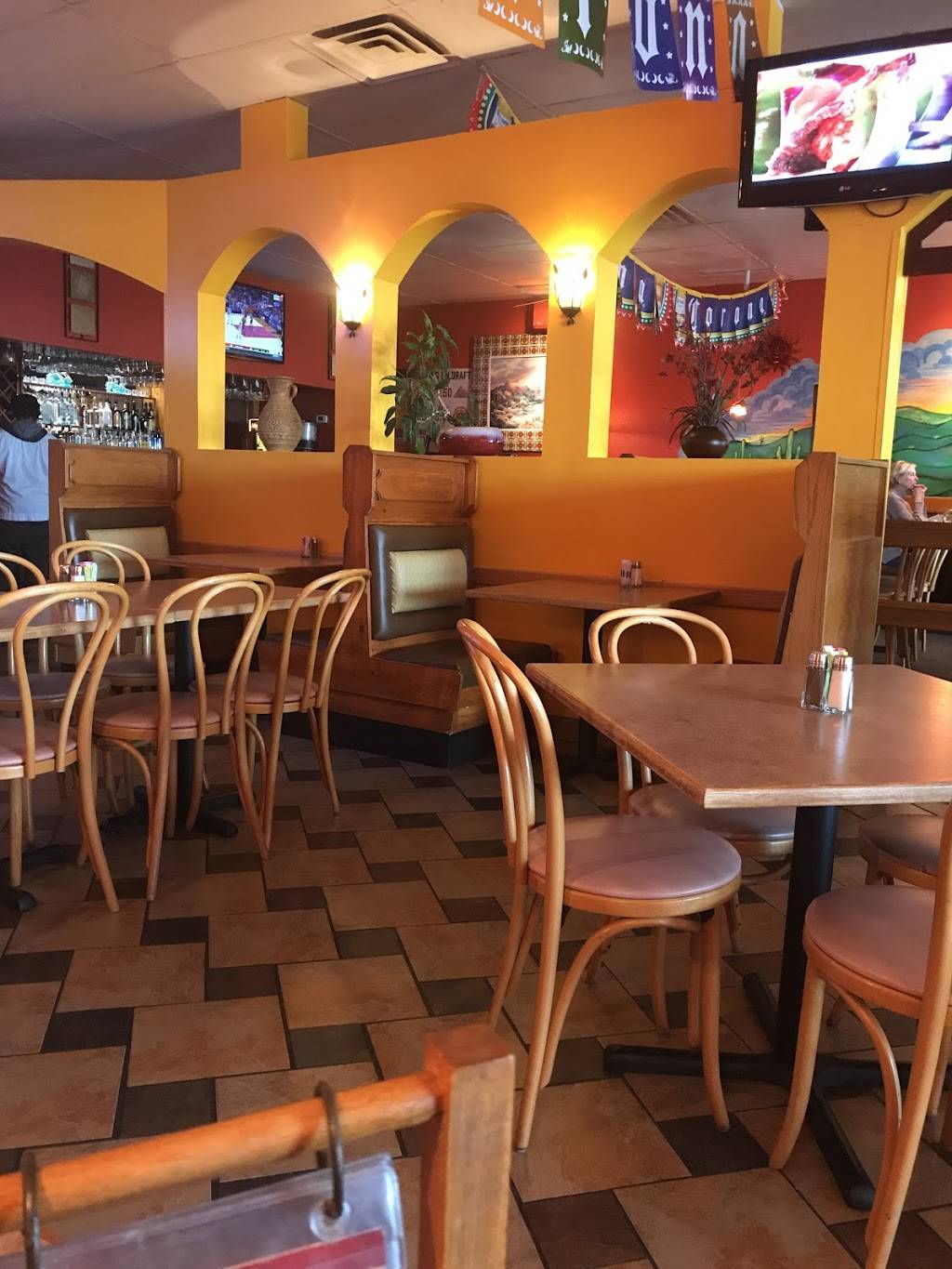 Guads Restaurante | restaurant | 509 Hilltop Plaza, Virginia Beach, VA 23454, USA | 7574911613 OR +1 757-491-1613