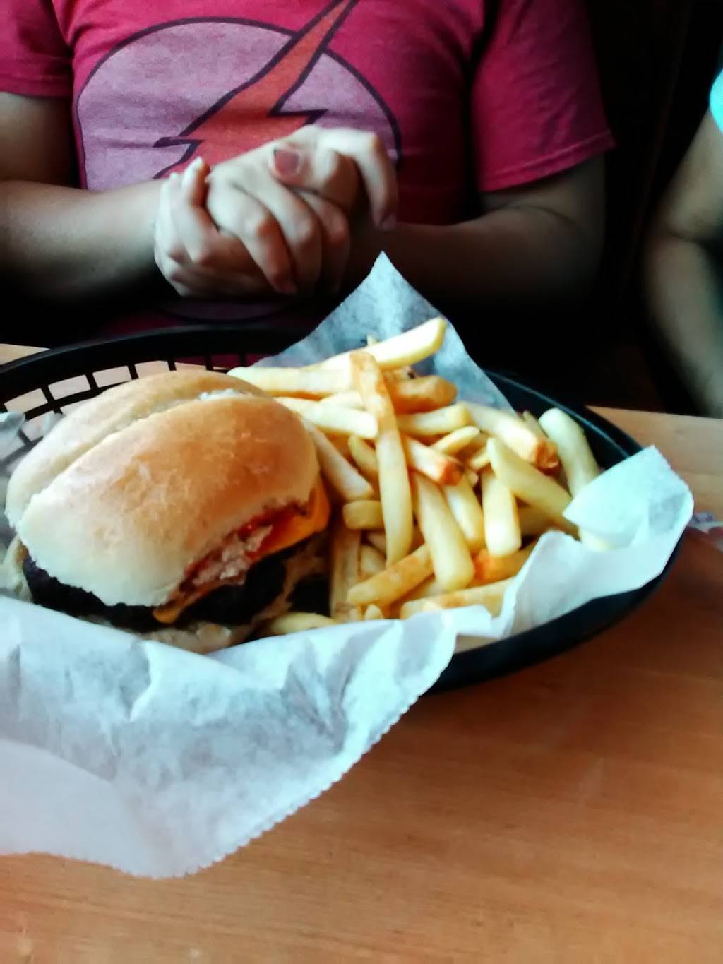 Dodsons On Broadway | restaurant | 313 W Broadway St, New Lexington, OH 43764, USA | 7403421100 OR +1 740-342-1100