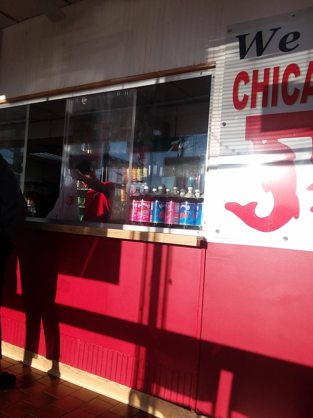 J & J Fish & Chicken | restaurant | 6610 N 76th St, Milwaukee, WI 53223, USA | 4143581442 OR +1 414-358-1442