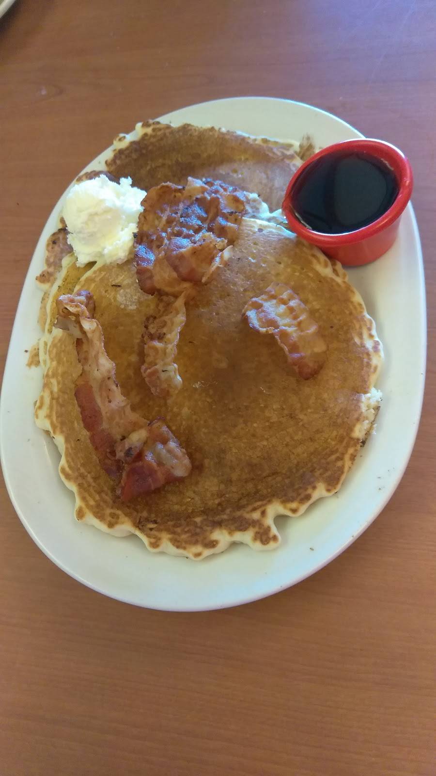 Friendlys | restaurant | 111 Macy St, MA-110, Amesbury, MA 01913, USA | 9783880378 OR +1 978-388-0378