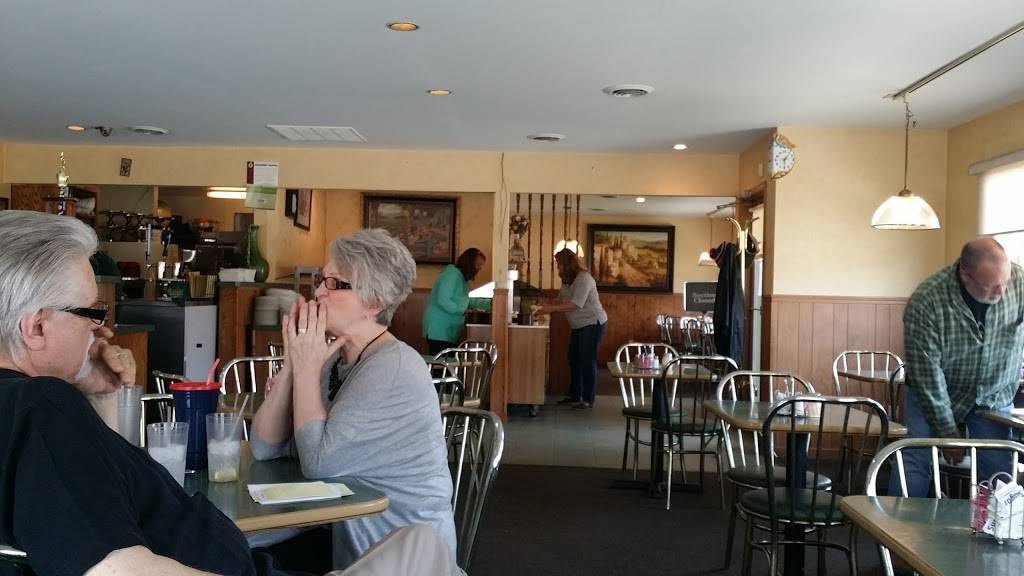 Di Carlos Pizza | restaurant | 330 N Springfield St, Virden, IL 62690, USA | 2179655323 OR +1 217-965-5323