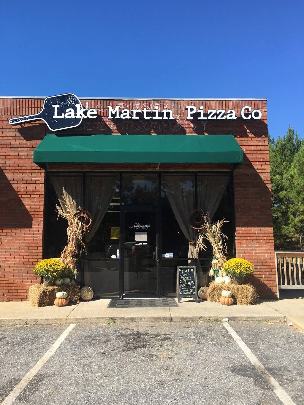 Lake Martin Pizza Co. | restaurant | 5042 AL-49, Dadeville, AL 36853, USA | 2563733337 OR +1 256-373-3337
