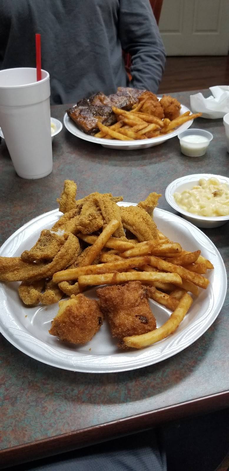 Rochelles BBQ | restaurant | 15521 TN-13, Hurricane Mills, TN 37078, USA | 9312964499 OR +1 931-296-4499