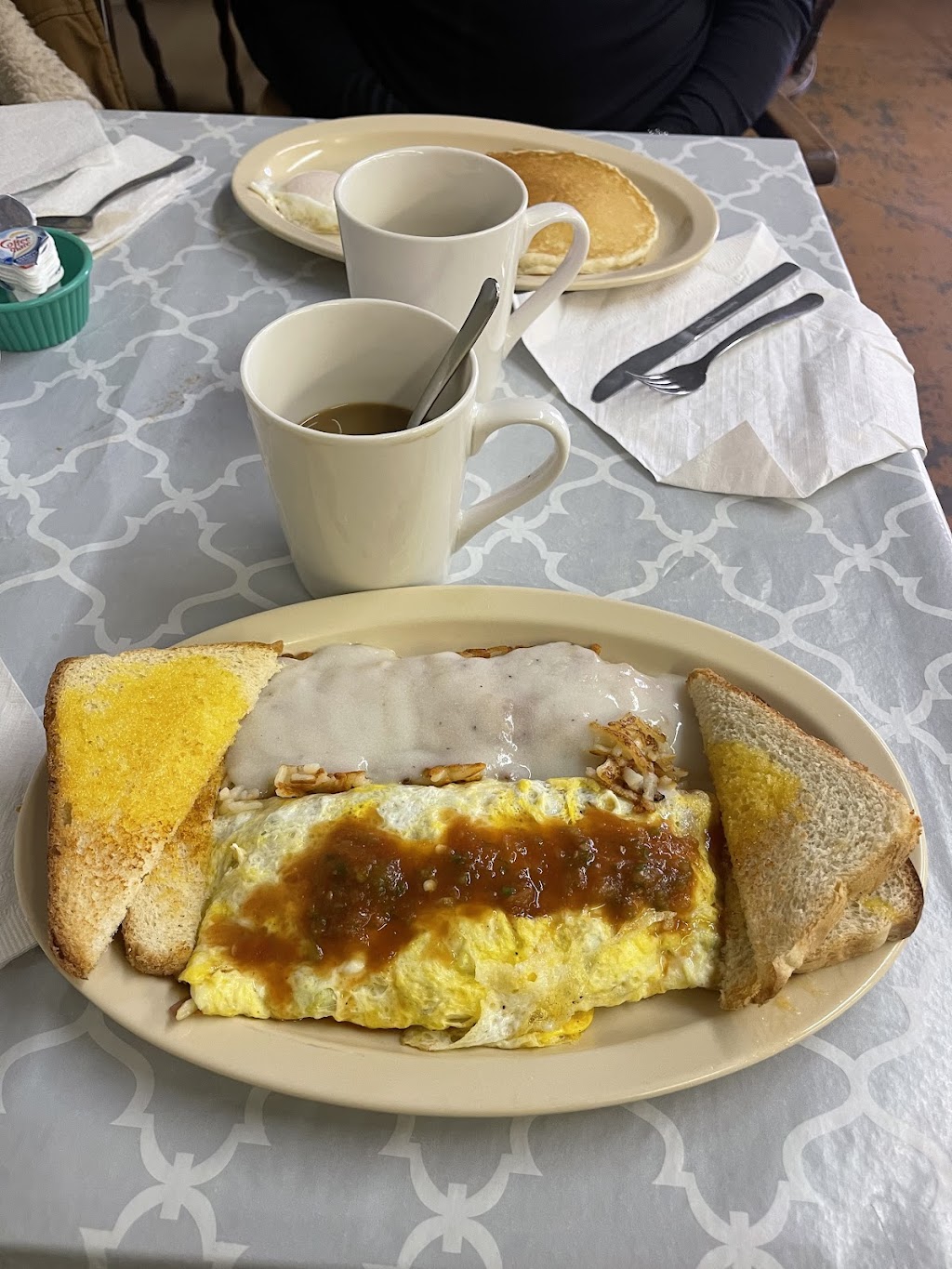 Kermit Home Diner | restaurant | 112 W San Antonio St, Kermit, TX 79745, USA | 4325863398 OR +1 432-586-3398