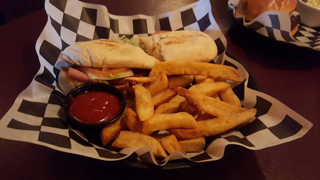 Gatsbys Seafood & Steakhouse | restaurant | 203 Center Ave, Bay City, MI 48708, USA | 9899225556 OR +1 989-922-5556