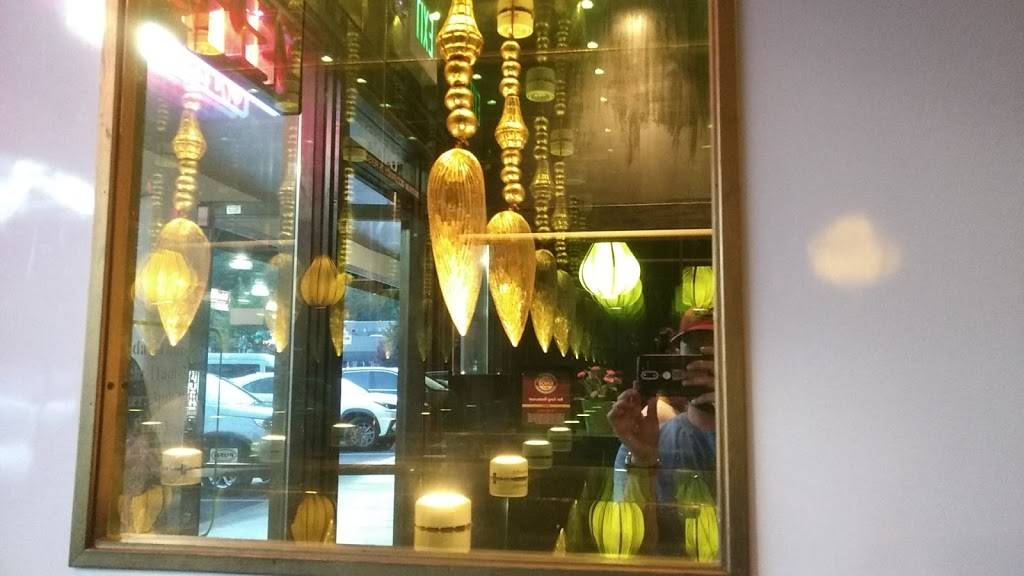 Bai Tong Restaurant | restaurant | 16876 Southcenter Pkwy, Tukwila, WA 98188, USA | 2065753366 OR +1 206-575-3366