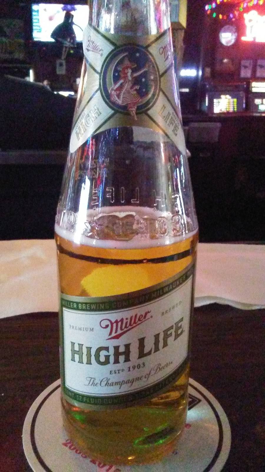 Gords Pub | restaurant | 210 Main St, Neenah, WI 54956, USA | 9207224575 OR +1 920-722-4575