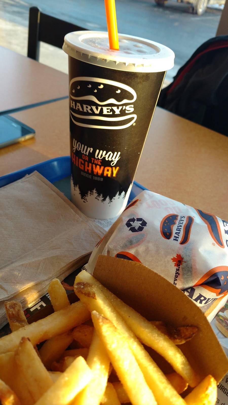 Harveys | restaurant | 222-1 Hunt Club Rd, Ottawa, ON K1V 1C1, Canada | 6137315858 OR +1 613-731-5858