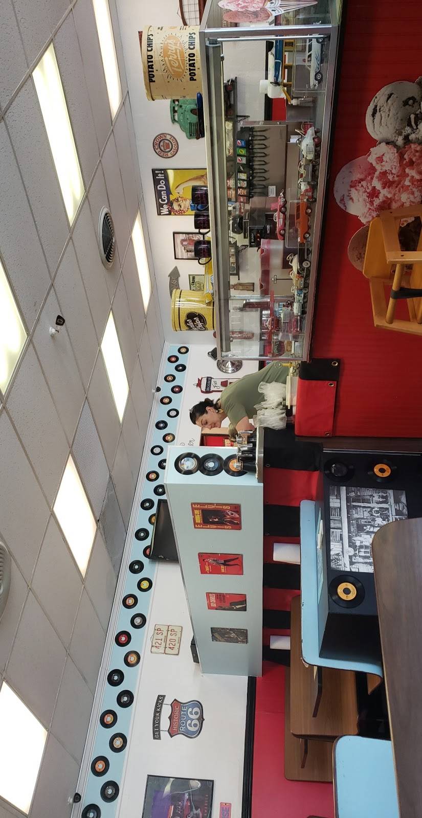 Pinks Diner | restaurant | 9 Pennsylvania Ave, Bristol, TN 37620, USA | 4235734407 OR +1 423-573-4407