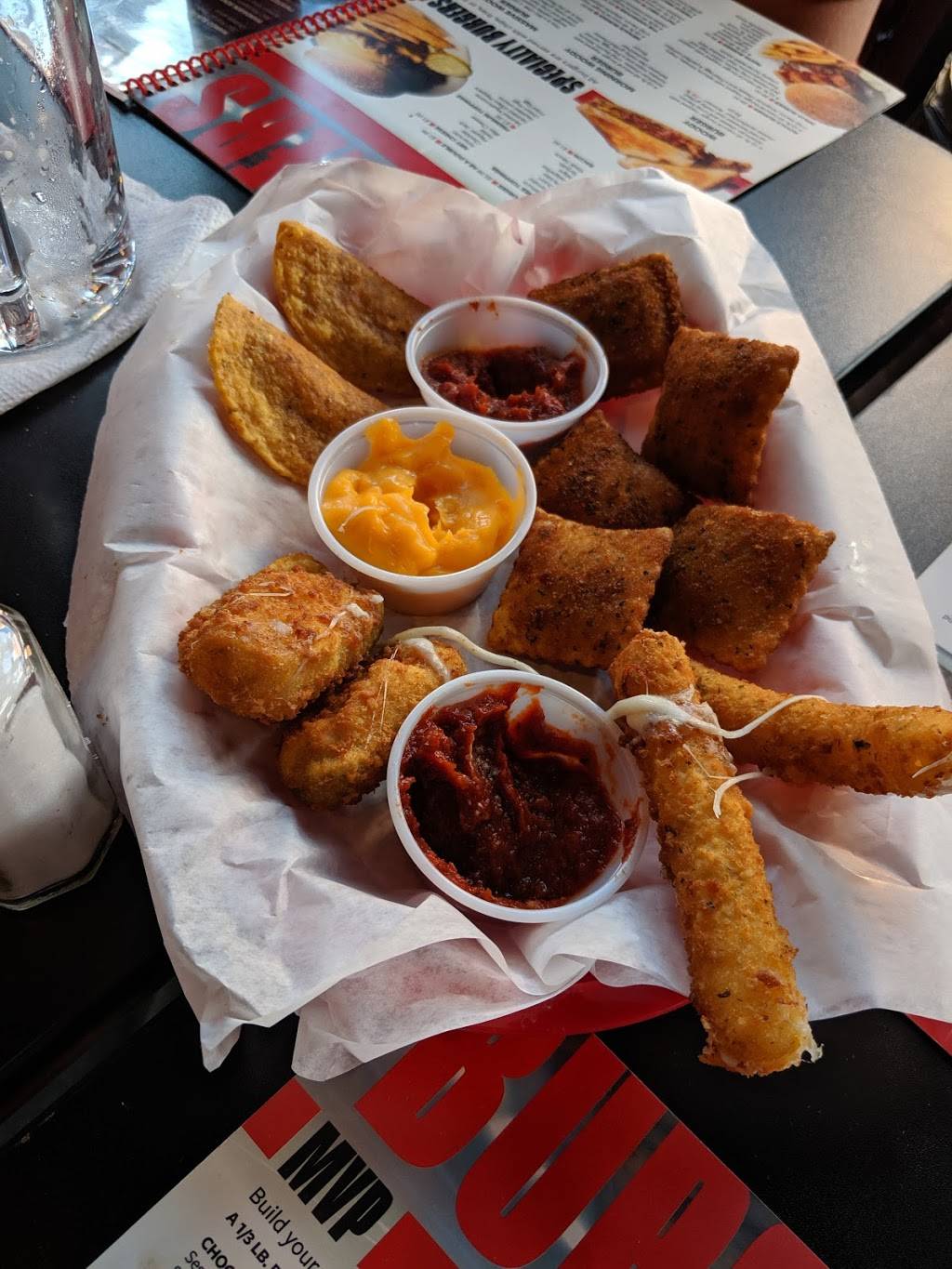 Hotshots Sports Bar & Grill | restaurant | 15 S Main St, Cape Girardeau, MO 63701, USA | 5733359449 OR +1 573-335-9449