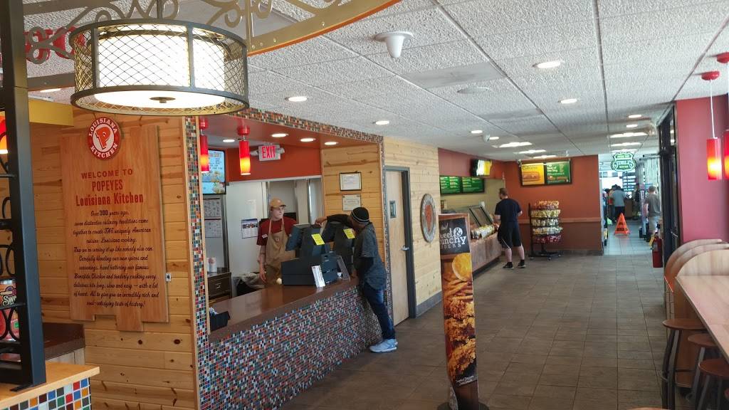 Popeyes Louisiana Kitchen | restaurant | 5901 US-51, DeForest, WI 53532, USA | 6082499000 OR +1 608-249-9000