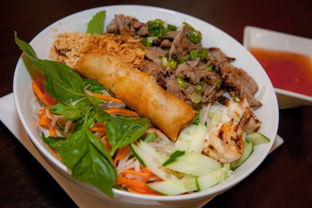 Pho 7 Vienna | restaurant | 8377 Leesburg Pike, Vienna, VA 22182, USA | 7038217777 OR +1 703-821-7777