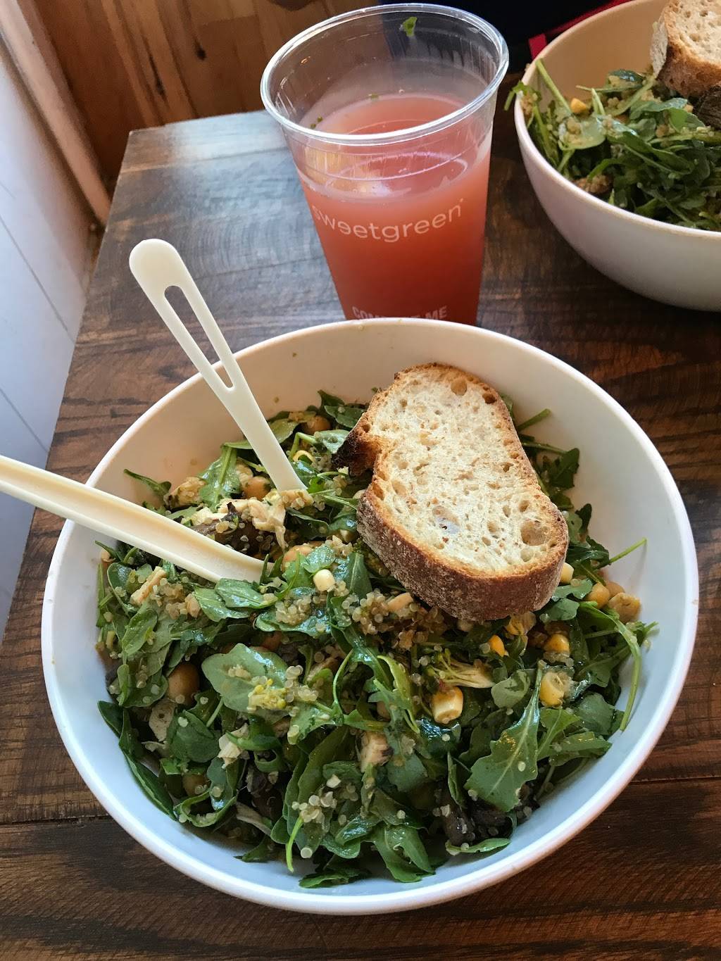 sweetgreen | restaurant | 221 Pennsylvania Ave SE, Washington, DC 20003, USA | 2025479338 OR +1 202-547-9338