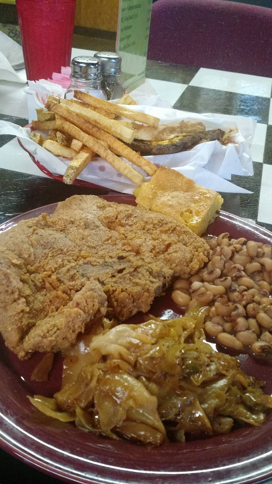 Boomers Burgers & More | restaurant | 3416 US-281, Mineral Wells, TX 76067, USA | 9403253179 OR +1 940-325-3179