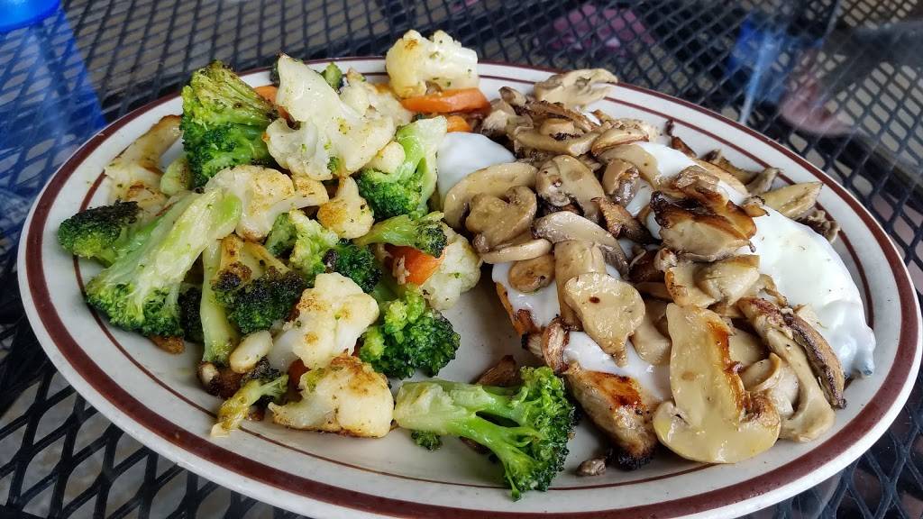 Gondola Restaurant | restaurant | 305 Mullican St, McMinnville, TN 37110, USA | 9314735555 OR +1 931-473-5555