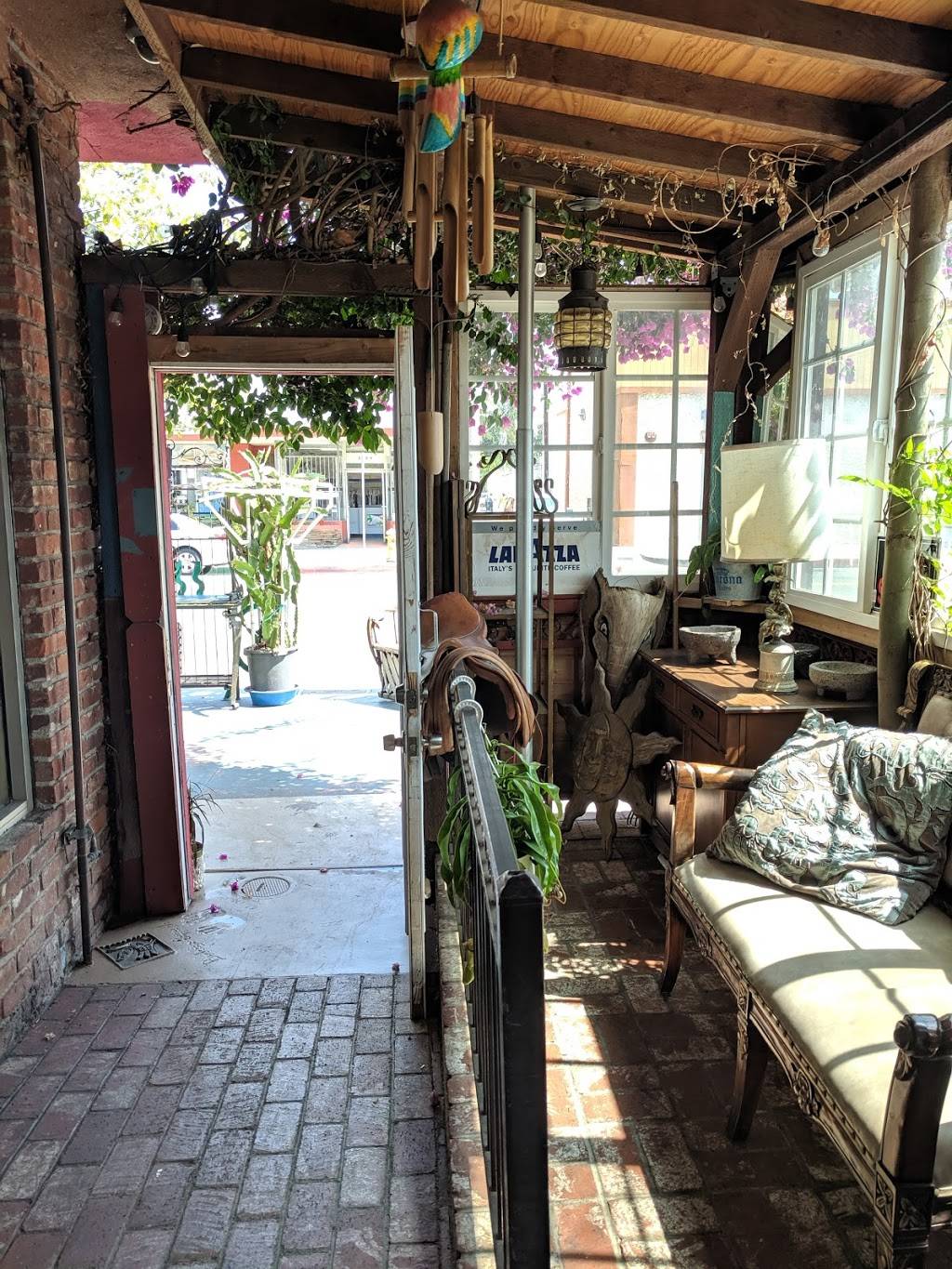 Birdcage Coffee House | cafe | 224 W 4th St, Long Beach, CA 90802, USA | 5626289835 OR +1 562-628-9835