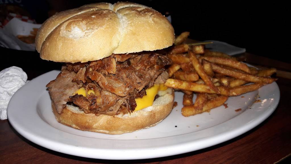 Downtown Rookies Sports Bar & Grill | restaurant | 215 E Main St, Visalia, CA 93291, USA | 5597321200 OR +1 559-732-1200