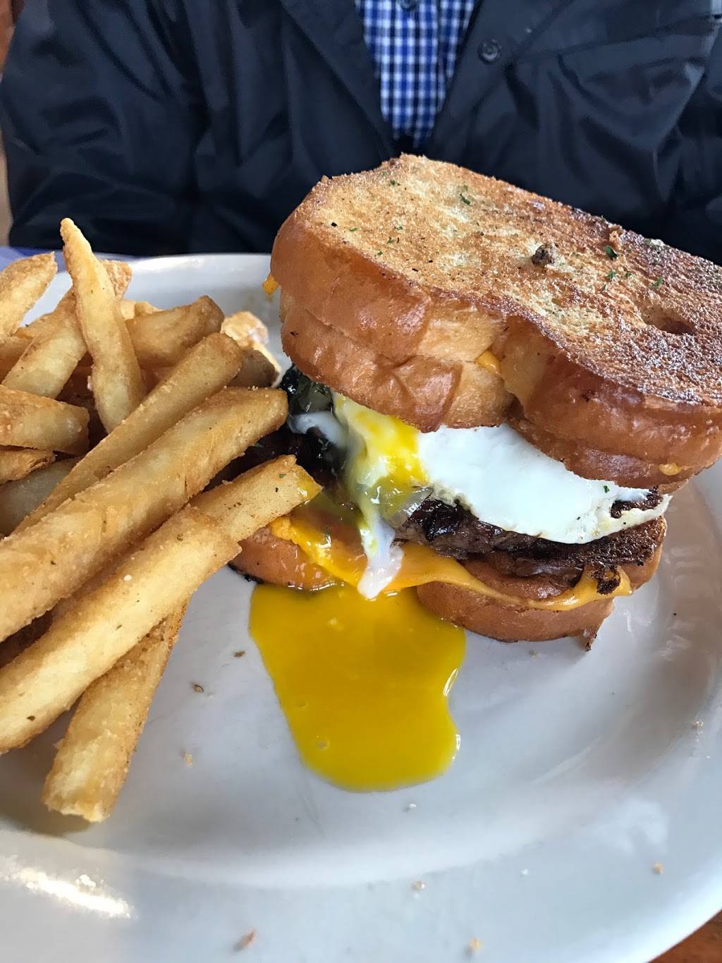 Das Biergarten | restaurant | 1148 W Beech St, East Atlantic Beach, NY 11561, USA | 5168972437 OR +1 516-897-2437