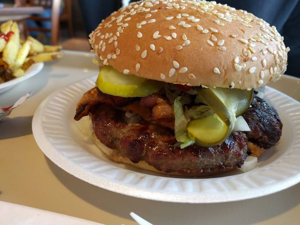 Joes Hamburgers | restaurant | 10825 Yonge St, Richmond Hill, ON L4C 3E3, Canada | 9058844846 OR +1 905-884-4846