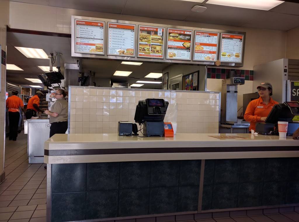 Whataburger | restaurant | 3845 S Carrier Pkwy, Grand Prairie, TX 75052, USA | 9722377941 OR +1 972-237-7941