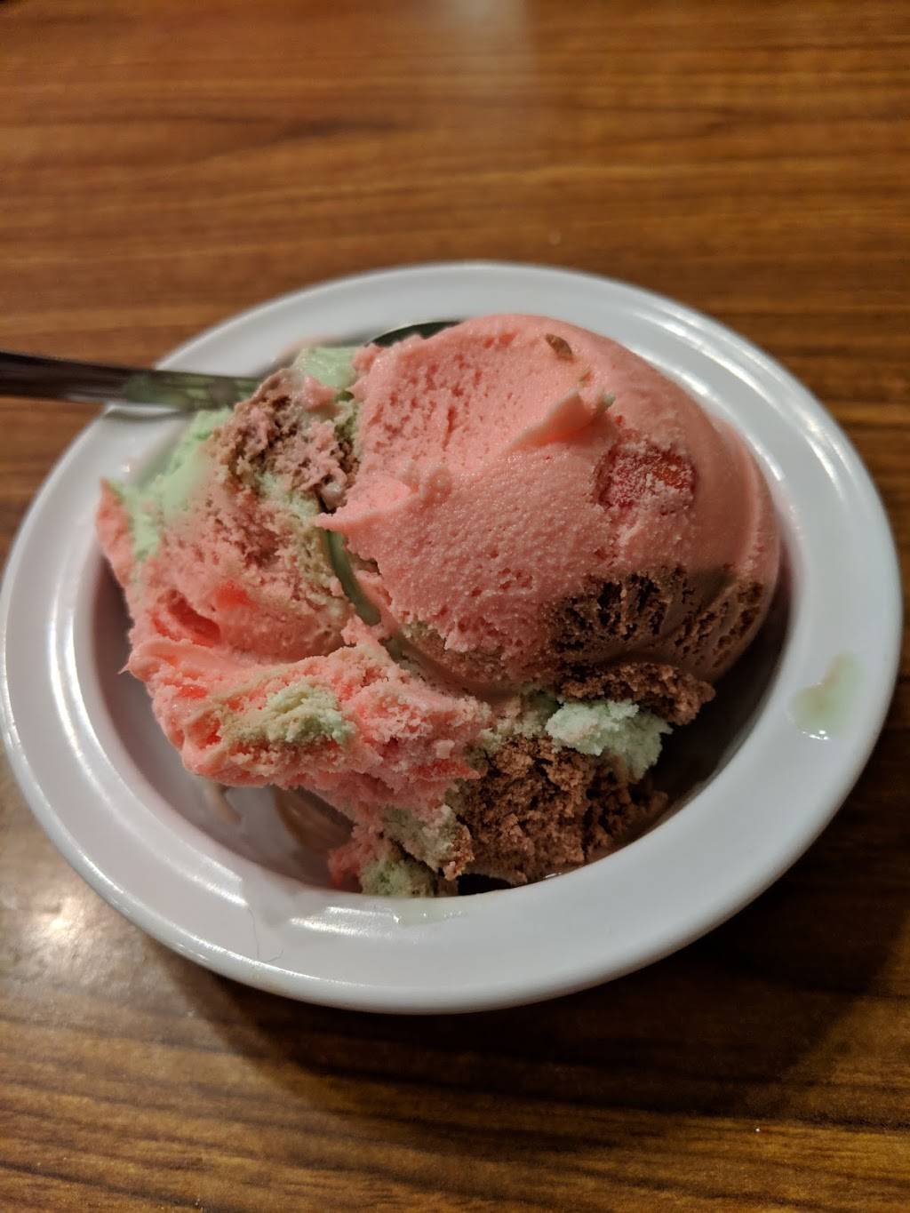 Wool Growers Restaurant | restaurant | 620 E 19th St, Bakersfield, CA 93305, USA | 6613279584 OR +1 661-327-9584