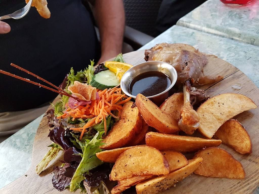 Le Bistro | restaurant | 570 Rue Notre Dame, Montebello, QC J0V 1L0, Canada | 8194236900 OR +1 819-423-6900